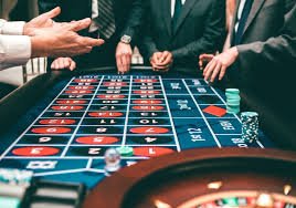 Meja roulette Diamond Empire dengan dealer profesional dan kamera multi-sudut